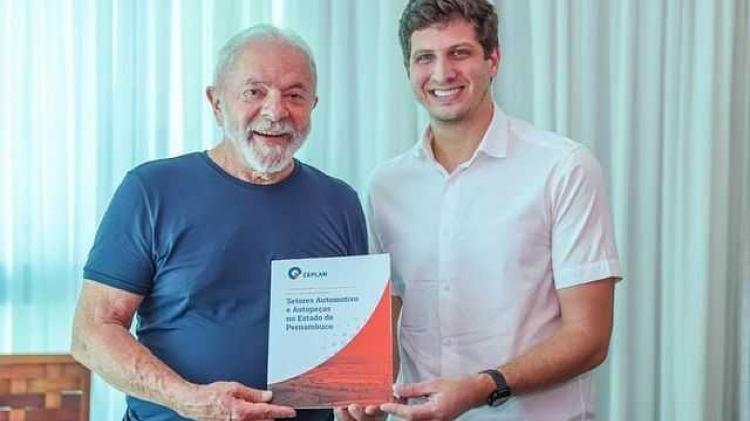 João Campos e aliado Lula em 2022