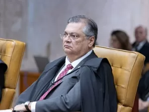 Dino manda indireta para Nunes após decisão sobre cemitérios em São Paulo