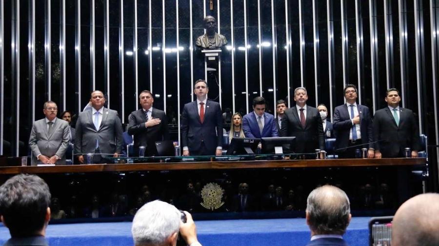 Bolsonaro e os presidentes do Senado, Rodrigo Pacheco (PSD), ao centro, Arthur Lira (PL), segundo da direita para a esquerda: renovado -  MARINA RAMOS/Câmara dos Deputados                            