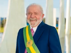 Exame aponta estabilidade, mas Lula deve seguir trabalhando em Brasília, diz equipe