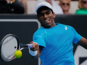 Basavareddy vence de virada, faz semi em Auckland e desafia Monfils