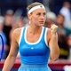 Kostyuk vence jogo dram&aacute;tico, Jovic e Alexandrova tamb&eacute;m avan&ccedil;am