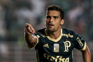 Jean põe gol na 'conta de Cuca' e valoriza vitória magra sobre 