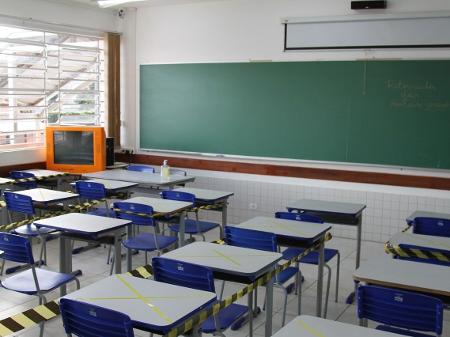 Covid-19: Especialistas recomendam fechamento de escolas por risco elevado  - 09/03/2021 - UOL Educação
