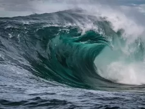 Ondas gigantes afetam países sul-americanos e matam três