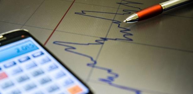 Dólar cai a R$ 5,36, Bolsa avança e petróleo se valoriza