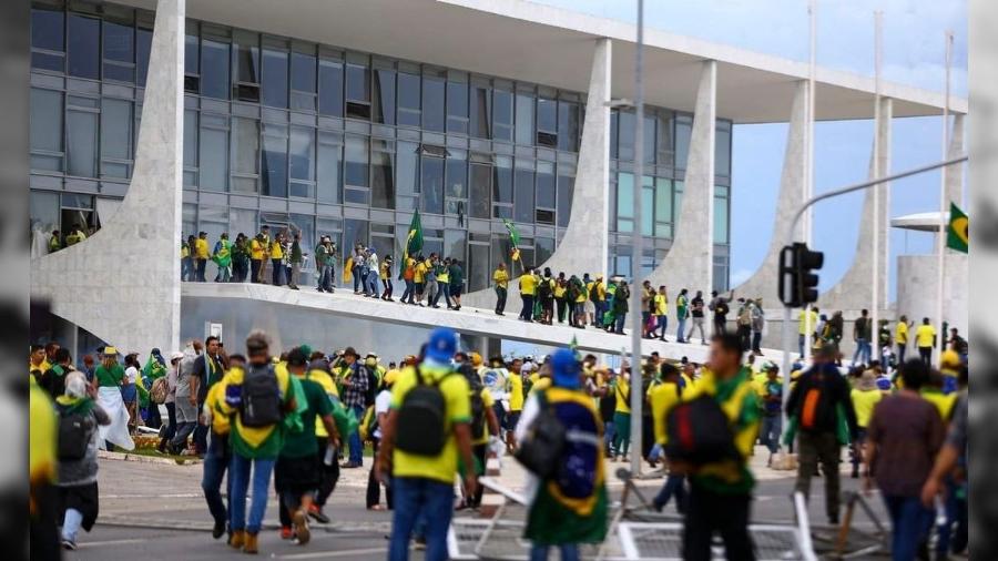 Atos criminosos foram realizados na Praça dos Três Poderes, em Brasília, em 8 de janeiro - Marcelo Camargo/Agência Brasil