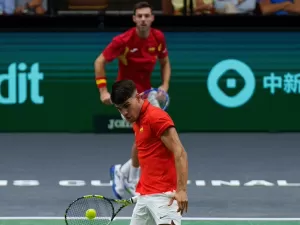 Alcaraz também vence na dupla com Granollers e Espanha faz 3 a 0