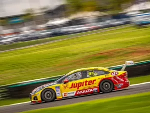 Em busca do tri da Stock Car, Casagrande deixa Goiânia como líder do campeonato