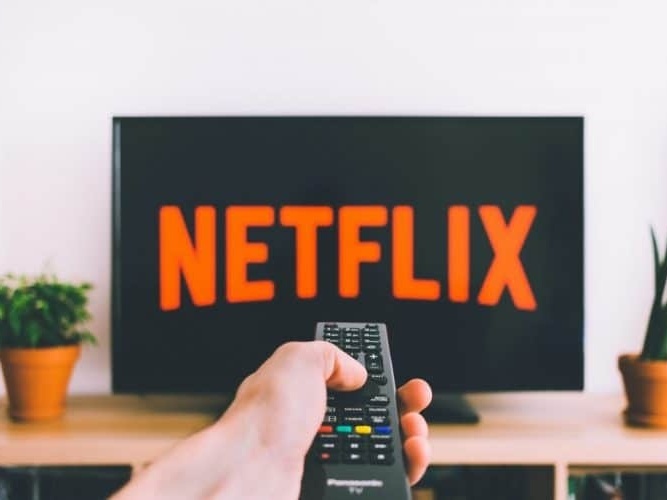  Russos perdem acesso à Netflix por conflito na Ucrânia 