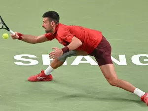 Djokovic vence em dois tiebreaks na estreia em Xangai