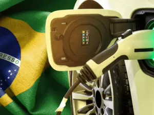 Venda de carros elétricos e híbridos bate recorde no Brasil