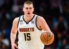 NBA: Nikola Jokic recebe multa por simulação na última rodada - Foto: Getty Images