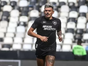 Torcedores do Botafogo picham muro do Nilton Santos e pedem saída de Tiquinho: "Pipoqueiro"