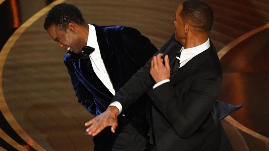 Momento da cerimônia do Oscar 2022 em que o ator Will Smith dá um tapa no comediante Chris Rock - Reprodução/A.M.P.A.S