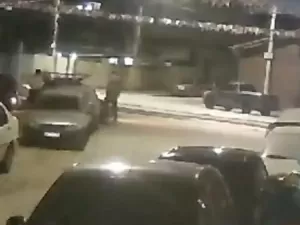 Imagens fortes! Vídeo mostra mulher de 32 anos sendo morta a tiros na rua