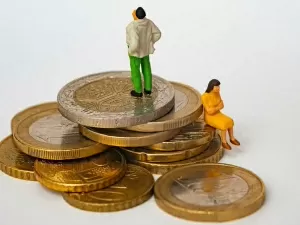 Como lidar com dinheiro em um relacionamento? 36% dos casais brigam sobre finanças