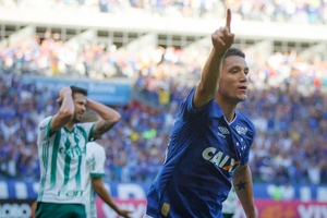 Animado com vitória, elenco do Cruzeiro sonha com título do Brasileirão