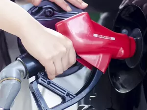 Como fazer para economizar combustível só mudando seu jeito de dirigir