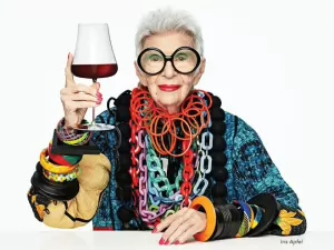 Ícone pop, Iris Apfel morre aos 102 anos: veja quem foi a ‘estrela geriátrica’ que virou modelo aos 97
