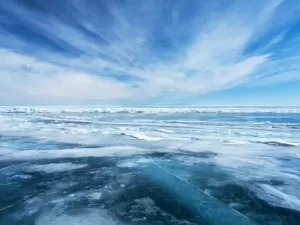Vídeo: frio intenso congela o mar na Argentina
