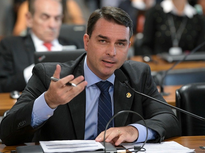 STF adia julgamento de Flavio Bolsonaro. Será só coincidência?