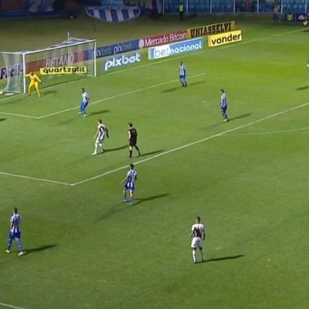 Em jogo sem câmera na linha do gol, Avaí foi derrotado por 2 a 1 pelo Atlético-GO - Transmissão/ Premiere