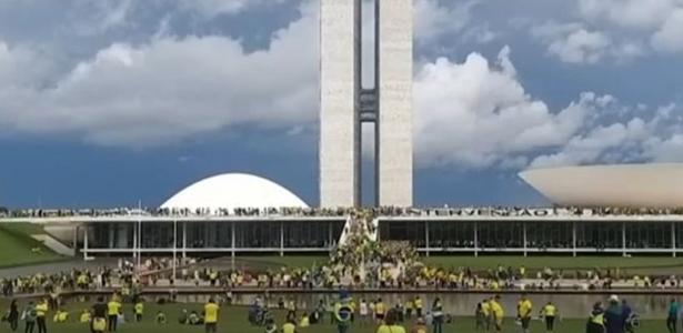 Bolsonaristas radicais invadem Congresso
