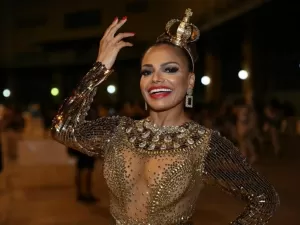Completando 25 anos de Carnaval, Quitéria Chagas será coroada Rainha de Bateria do Império Serrano