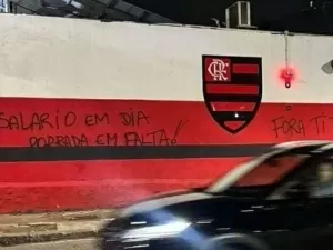 Após derrota para o Grêmio, muros da sede do Flamengo são pichados