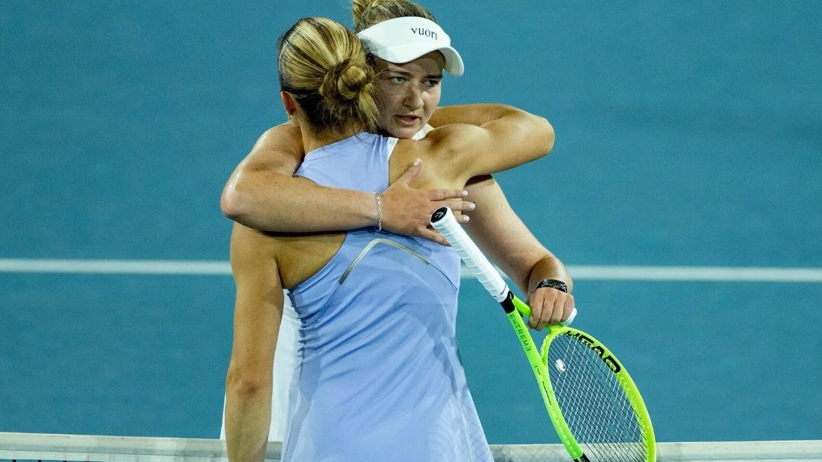 Krejcikova frustra as esperanças gregas e derrota Sakkari na final