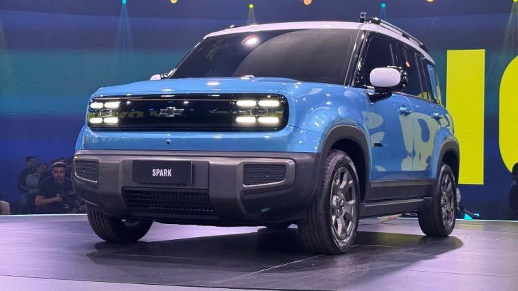 Spark traz carroceria SUV tradicional, com linhas retas e cantos arredondados; Dolphin está mais para hatch