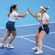 Stefani e Dabrowski v&atilde;o encerrar o s&aacute;bado e buscam a 6&ordf; final do ano