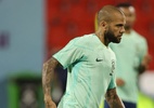 Daniel Alves cutuca Mbappé e manda recado após rixa com Messi e Neymar - GettyImages