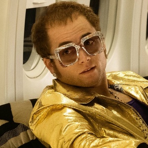 Taron Egerton como Elton John em Rocketman (Foto: Divulgação)