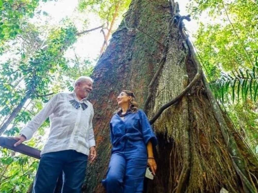 Rápido no gatilho, Lula fala de mulheres, chama Bolsonaro de 'tenente' e mira 1º turno