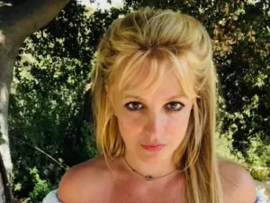 Após briga com namorado, Britney Spears culpa ciclo menstrual