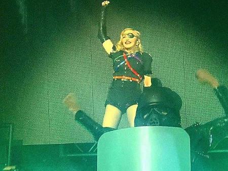 Madonna durante a Parada LGBT de New York (Reprodução/Instagram)