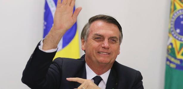 'A Verdade Vos Fará Livre' | Bolsonaro vira alvo em enredos da Mangueira e da Portela no Carnaval 2020