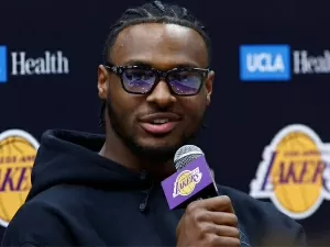 Filho de LeBron, Bronny é apresentado nos Lakers; veja o número do jovem