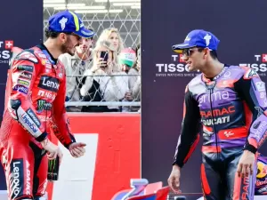 MotoGP: Atitudes de Bagnaia após perder título honram disputa contra Martín dentro e fora da pista