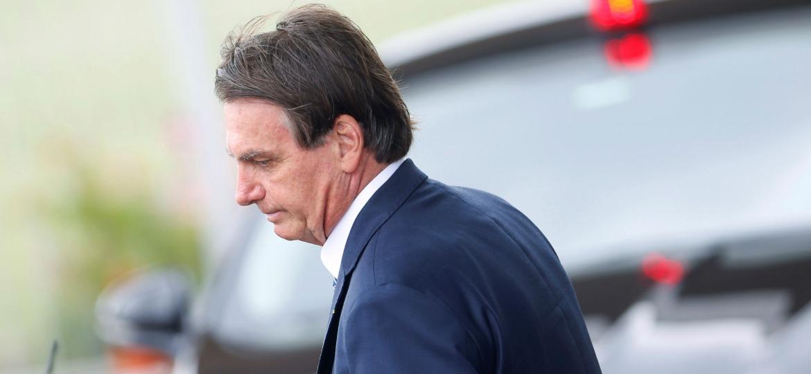 Bolsonaro caminha na saída do Palácio da Alvorada, em Brasília - Adriano Machado/Reuters