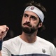 Basilashvili derruba Tsitsipas e volta a uma final ap&oacute;s mais de quatro anos