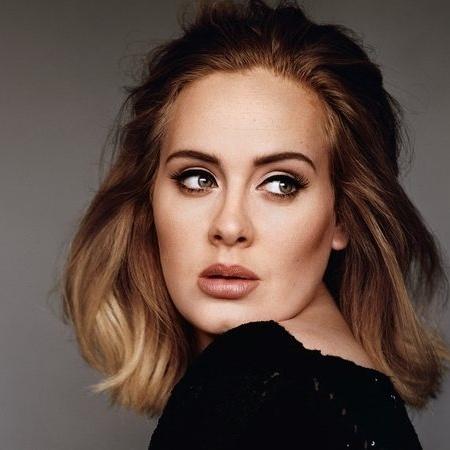 Adele é alvo constante de críticas sobre seu corpo; para o público, aparentemente "nunca está bom" - Divulgação