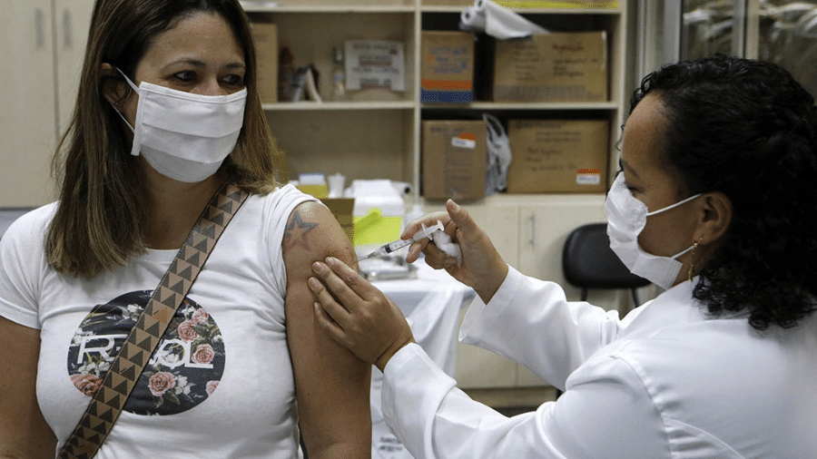 Vacinação da 4ª dose da vacina contra a covid: muitos não completaram o esquema vacinal