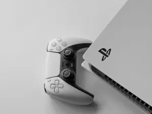 PlayStation 5 Slim agora tem kit promocional com dois jogos inclusos