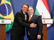 Disseminando mentiras, Bolsonaro chama pária europeu de "irmão"