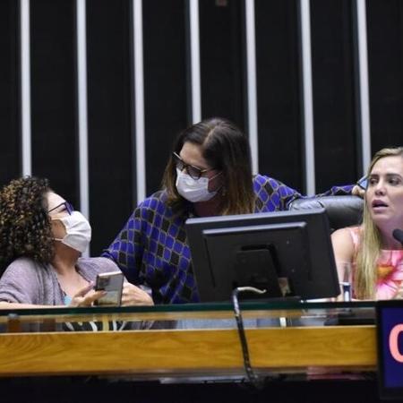 Deputadas em sessão da Câmara; comissão da casa decide hoje mudanças na lei de cotas fem - Reprodução/ Zeca Ribeiro/Câmara dos Deputados