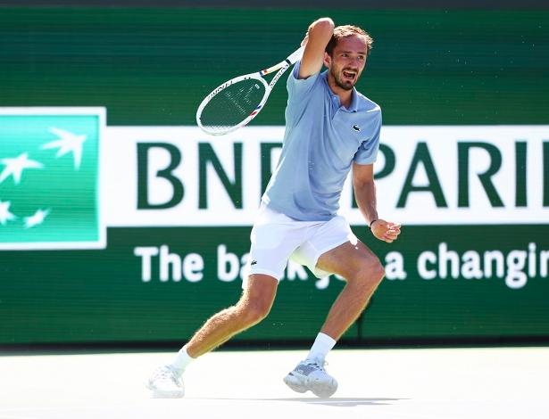 Medvedev bate o atual campeão Draper e gruda no top 10 - undefined