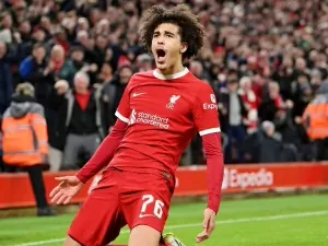 Jovens brilham novamente e Liverpool avança na Copa da Inglaterra